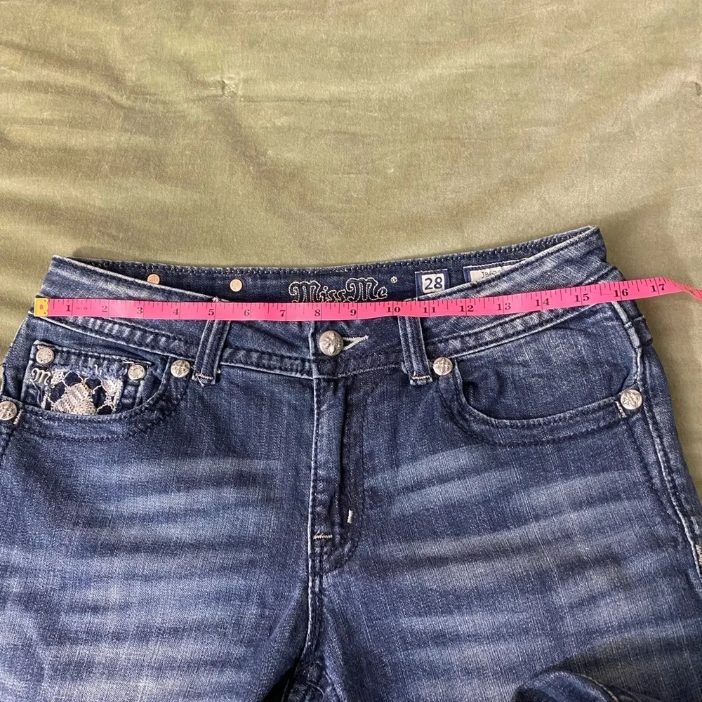 Miss Me boyfriend jeans capris size 28. X-10
